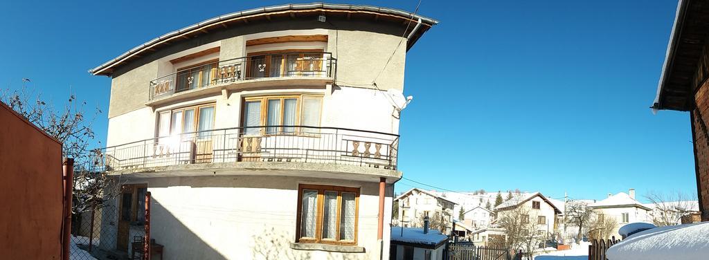 Guest House Ahp Mala Tsŭrkva 외부 사진