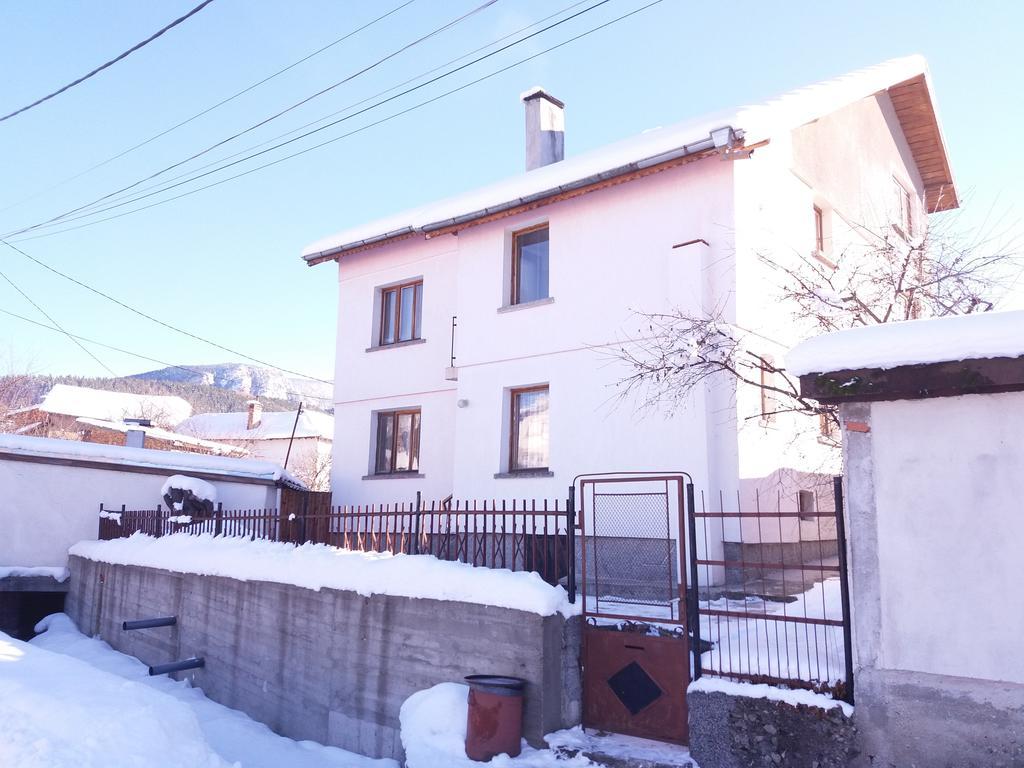 Guest House Ahp Mala Tsŭrkva 외부 사진