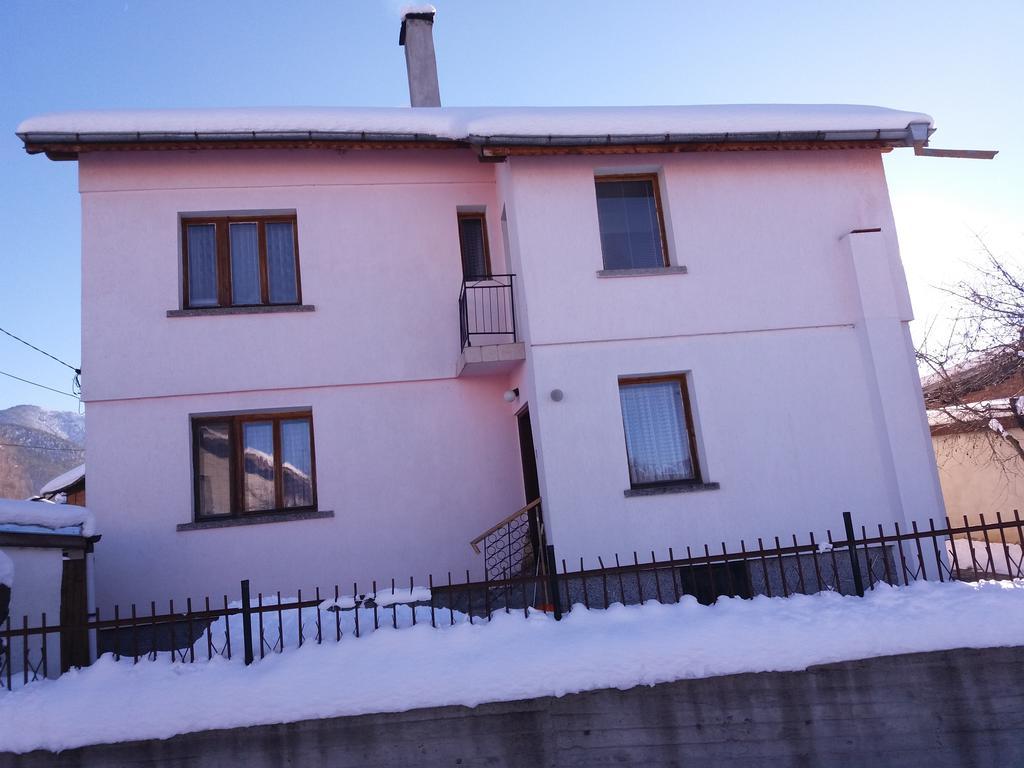 Guest House Ahp Mala Tsŭrkva 외부 사진